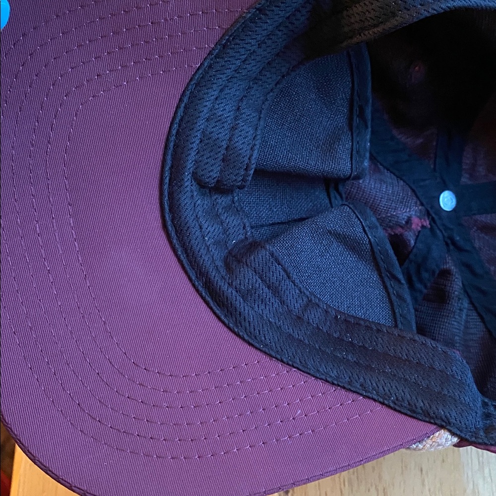 The baseball style cap. It includes a icon patch (the tree logo shown), a rope - Picture 7 of 9